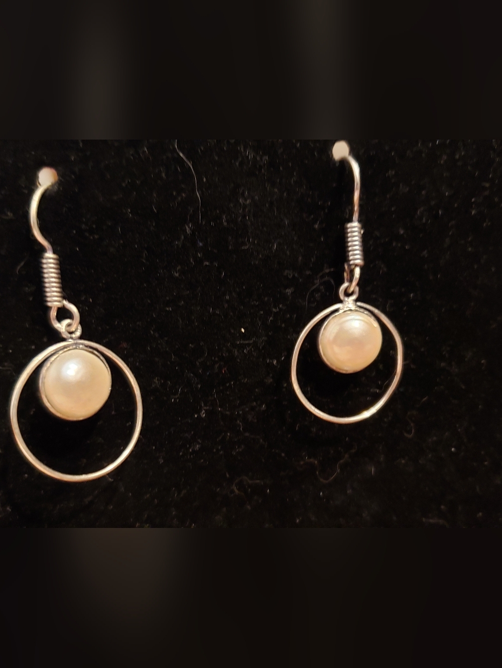 NEW Lustrous White Pearls Suspended in Delicate Silver Circles, So Elegant-Wires
